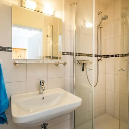 Haus Regenpfeifer 4 Apartment Busum